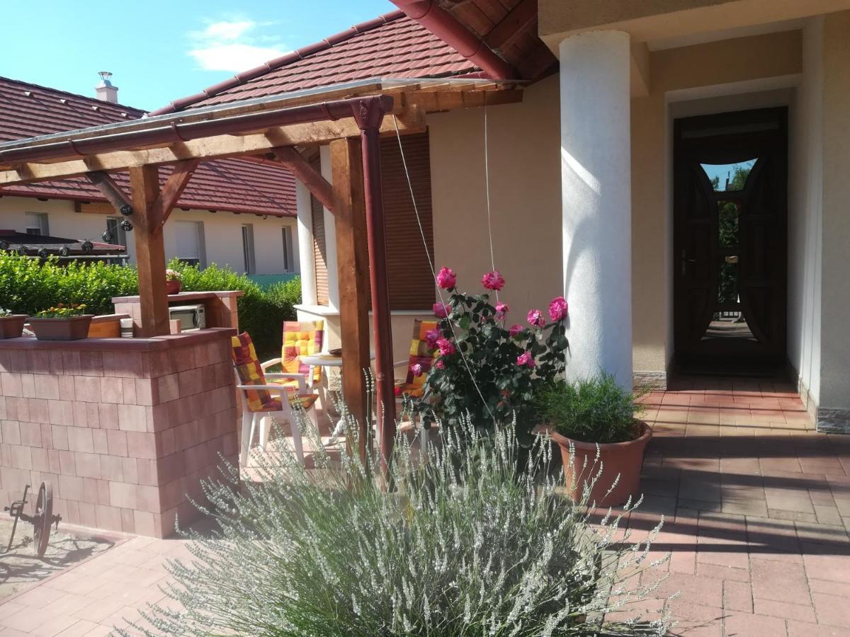 Betty Apartman Balatonfuzfo Exterior foto